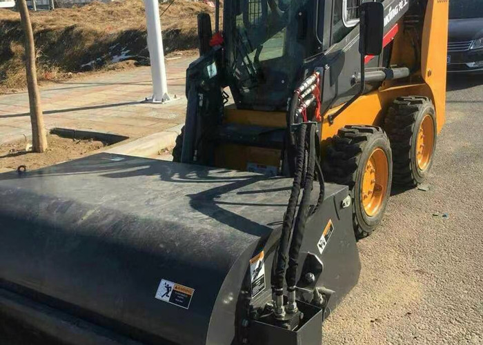 上街区助力山猫扫地车,山猫