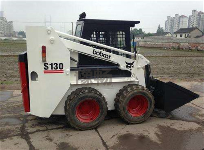 上街区助力山猫扫地车,山猫