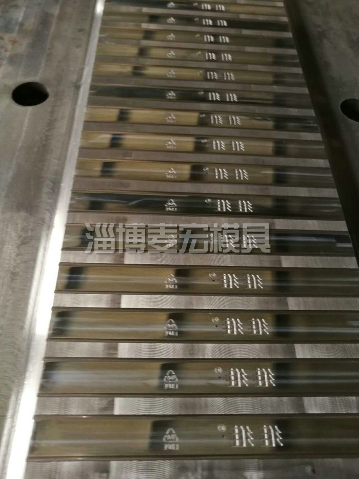 广东16腔提手模具加工「麦宏工贸供应」