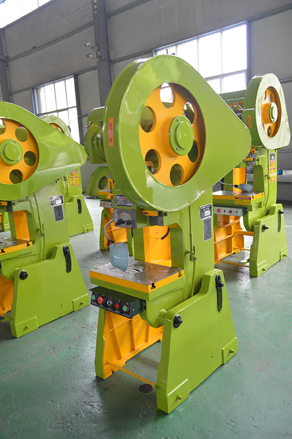 上海12吨可倾式冲床多少钱「南京晶石机械设备供应」