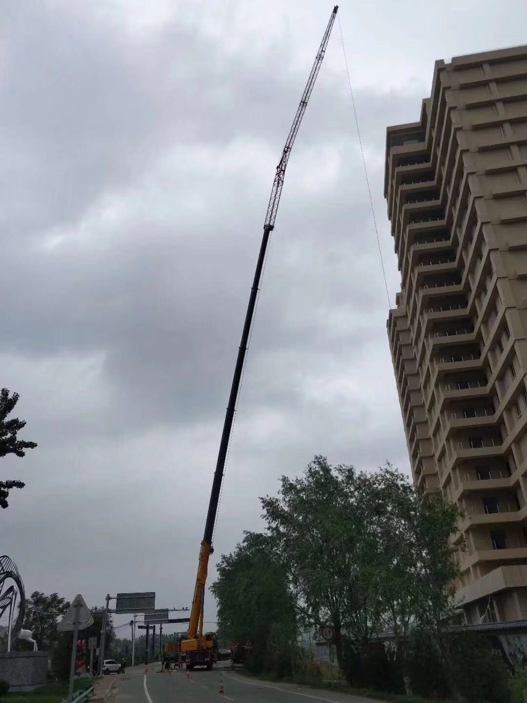 雁塔区大型设备升降车出租 诚信为本 陕西高举吊装供应