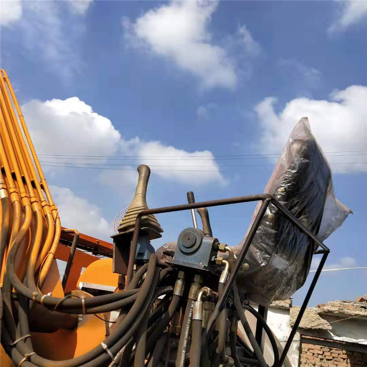 福建带钩机抓甘蔗四不像车哪家好 济宁久征工程机械供应