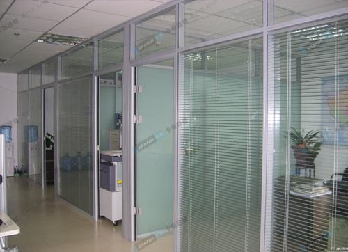 吉林公司办公玻璃隔断门 二道区盛弘嘉装饰材料供应