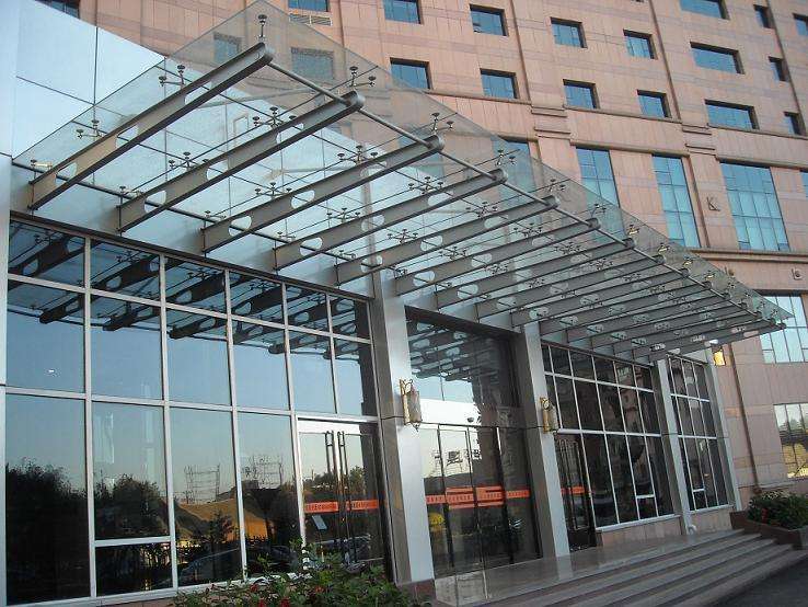 蓬安一男子从2楼雨棚上不慎坠落死亡