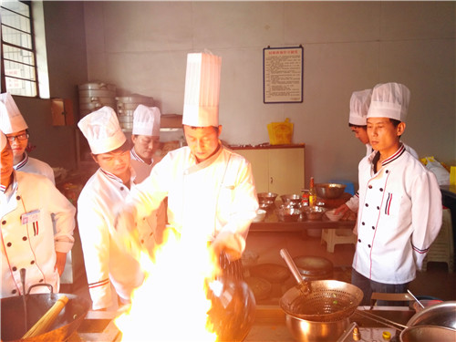 昆明有名厨师培训需要多少钱,厨师