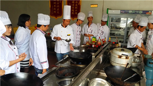 昆明有名的厨师学校培训机构 客户至上 云南先科职业培训学校供应