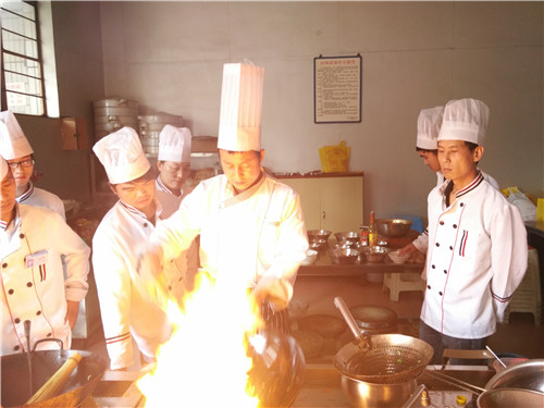 昆明厨师学校培训机构 客户至上 云南先科职业培训学校供应