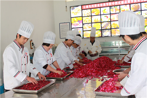 昆明专业的面点培训基地 来电咨询 云南先科职业培训学校供应