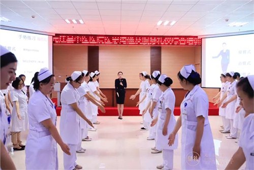 昆明医院礼仪学院