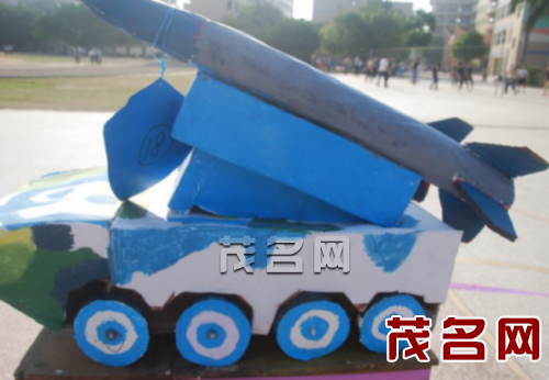 电白水东中学举办***武器模型展览活动