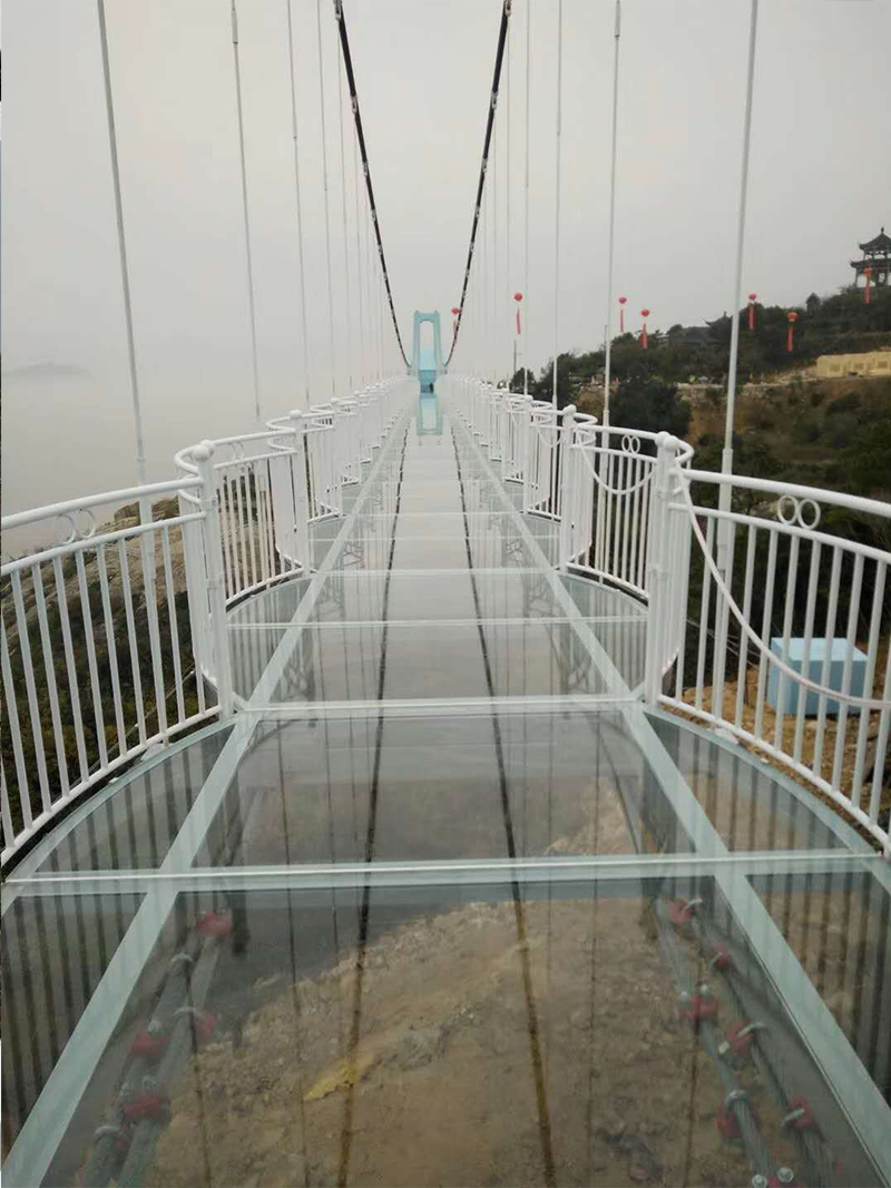 玻璃吊桥.png