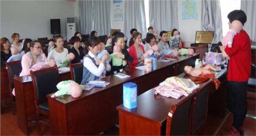 云南育婴师考证要多少钱 云南万年青职业培训学校