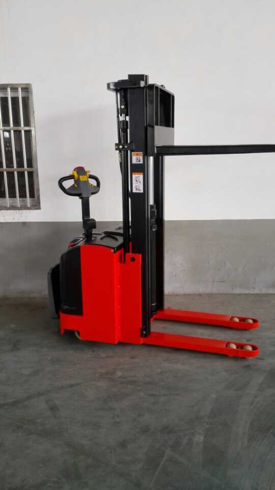 大吨位搬运车电动叉车2吨 ****「安徽安顺叉车供应」