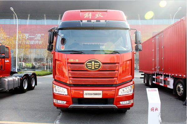 2020款j6p550,j6p550领航版2.0北方款 配置不输牵引车,实拍一汽解放j6p领航版2020款载货车