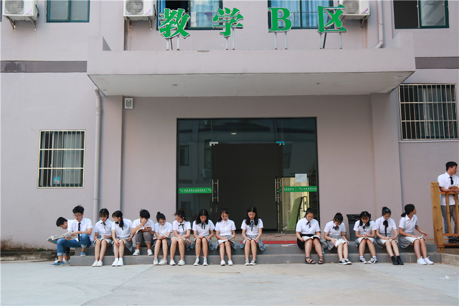 萍乡质量播音主持培训怎么选 欢迎来电 芳华文化艺术培训供应