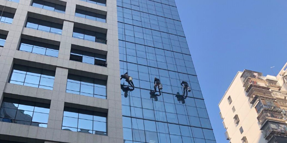漳州商场高空玻璃幕墙清洗