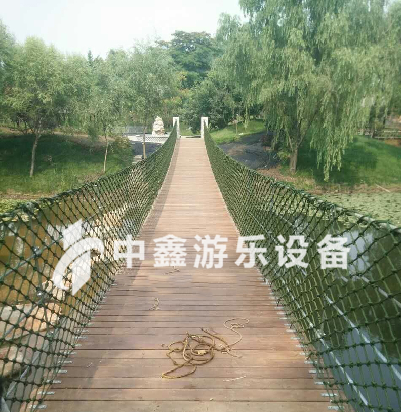 苏州玻璃吊桥施工费用 新乡市中鑫游乐设备供应