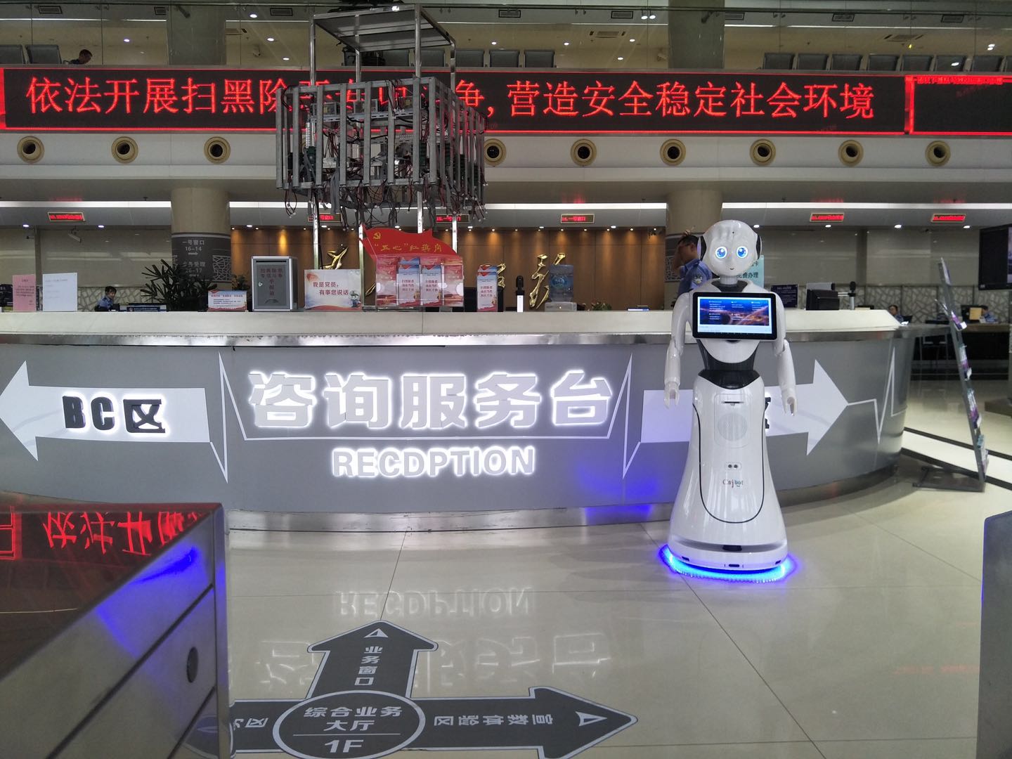 甘肃迎宾接待机器人销售价格 来电咨询 昆山新正源机器人智能科技供应