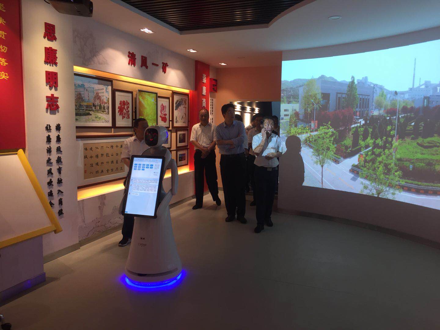 广西行政服务机器人市场前景如何 欢迎来电 昆山新正源机器人智能科技供应