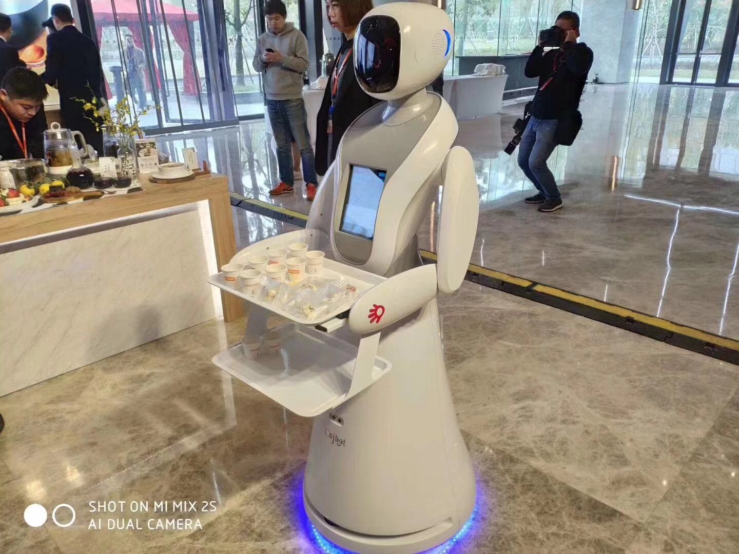 连云港送餐机器人值得信赖 真诚推荐 昆山新正源机器人智能科技供应