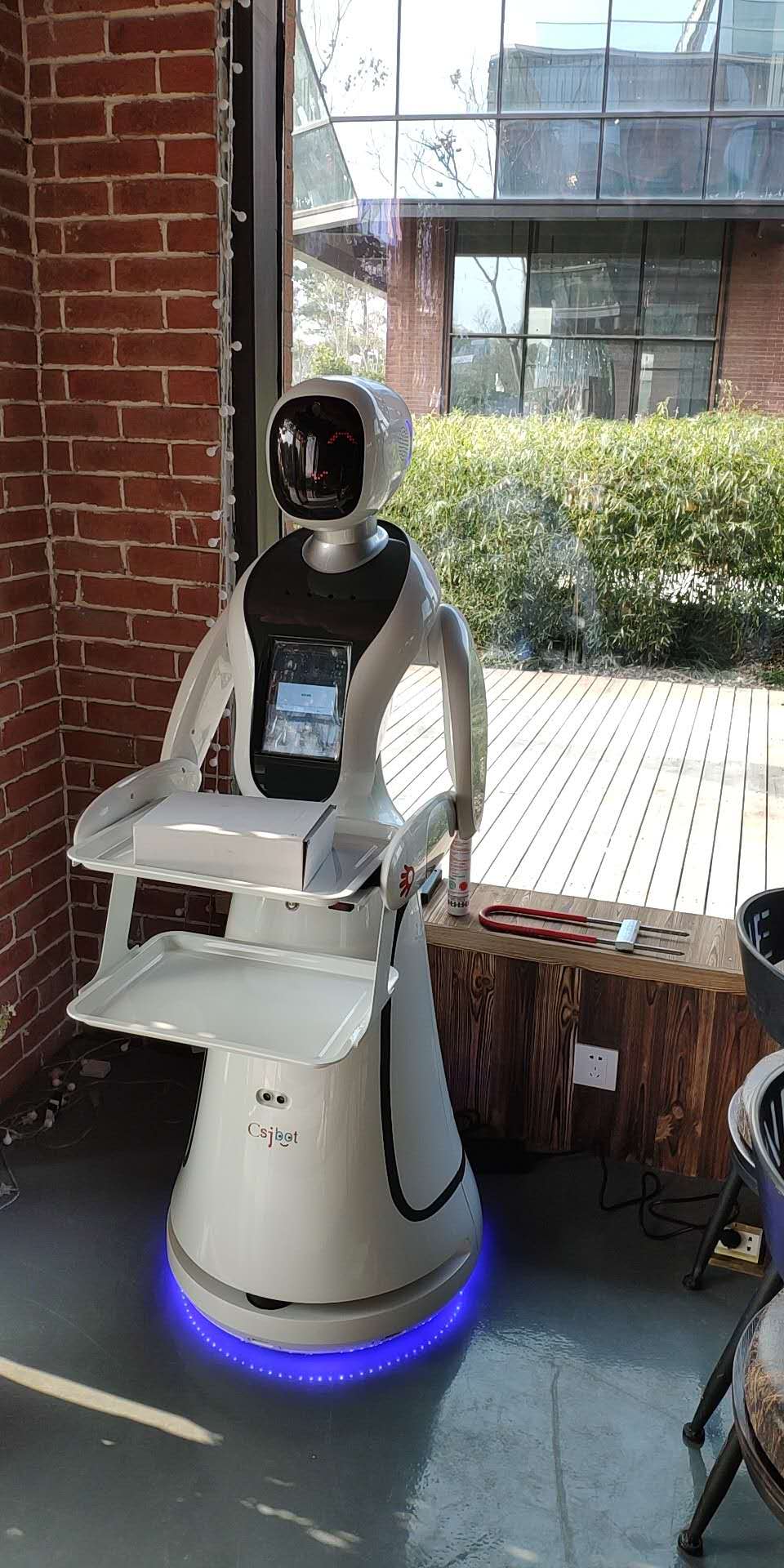 四川送餐机器人上门安装 诚信为本 昆山新正源机器人智能科技供应