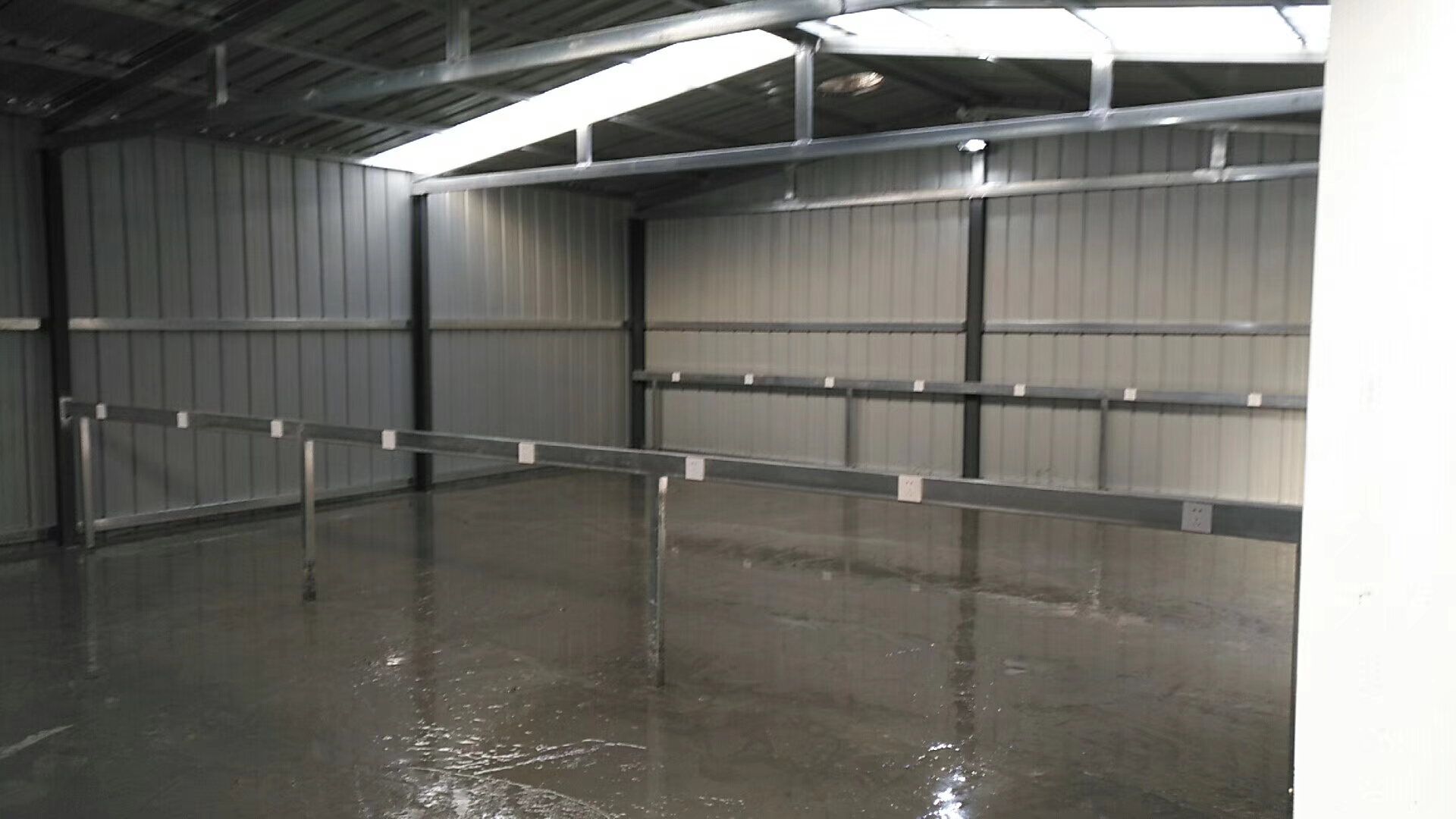 车间地坪浇筑 抱诚守真「上海意畅建筑装饰工程供应」